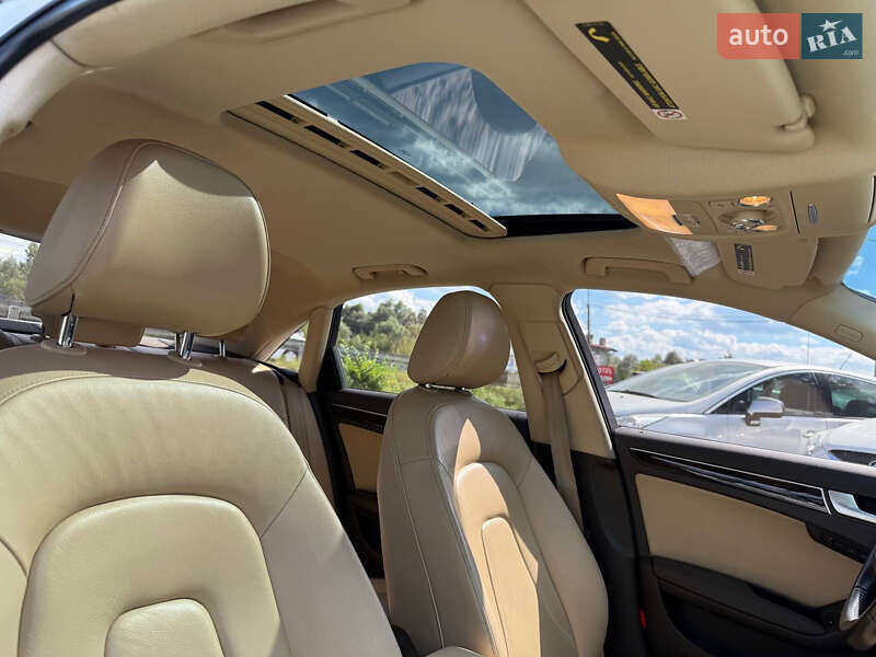 Седан Audi A4 2015 в Стрию