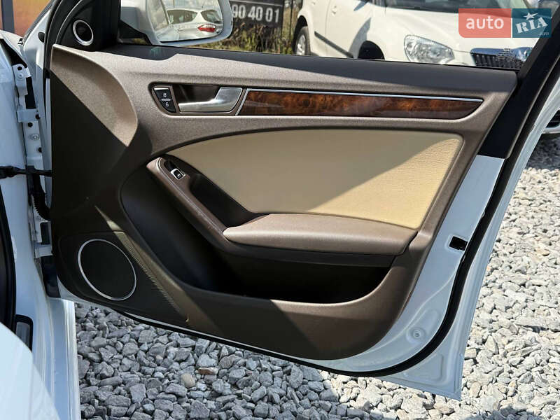 Седан Audi A4 2015 в Стрию