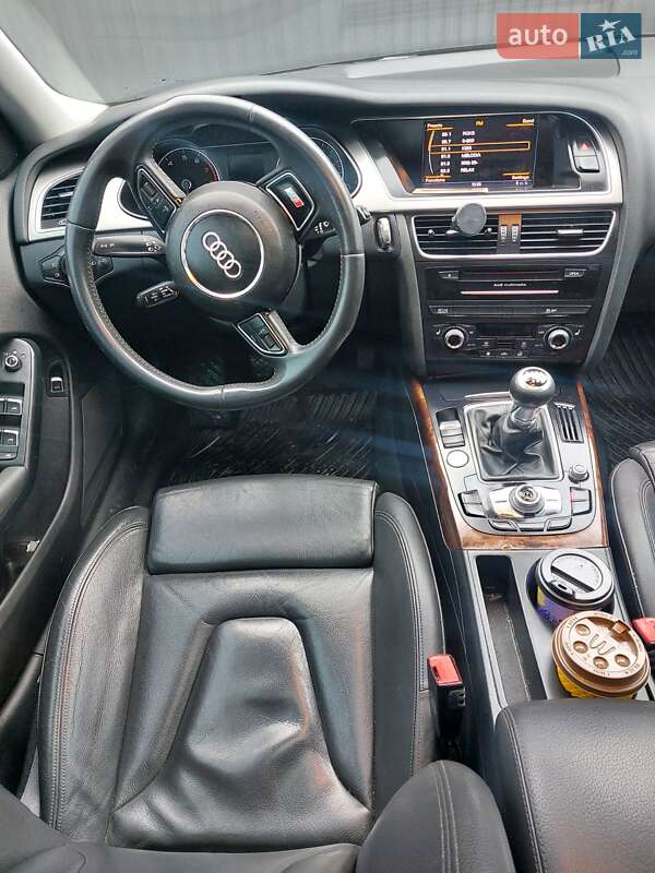 Седан Audi A4 2013 в Львове