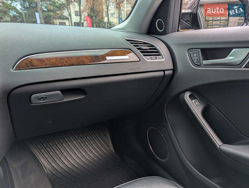 Седан Audi A4 2015 в Львове