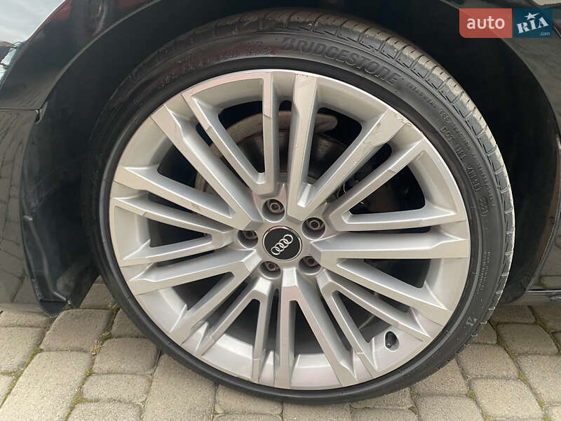 Седан Audi A4 2017 в Самборі