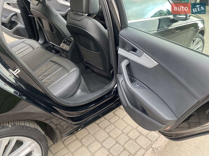 Седан Audi A4 2017 в Самборі