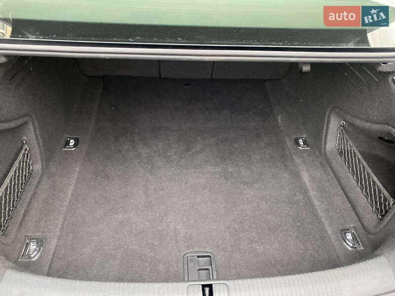 Седан Audi A4 2017 в Самборі