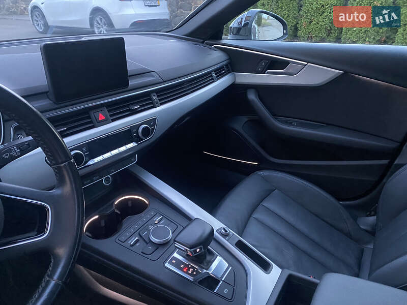 Седан Audi A4 2017 в Самборі