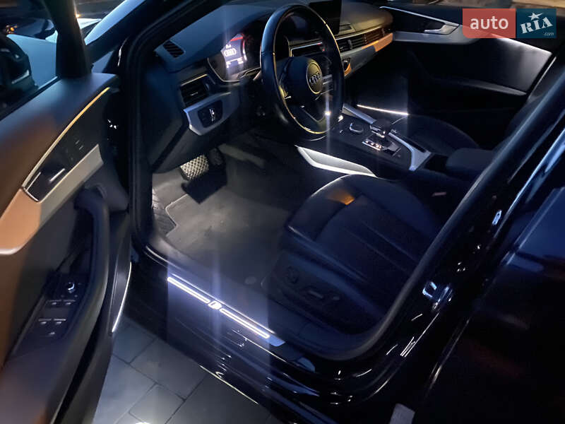 Седан Audi A4 2017 в Самборі