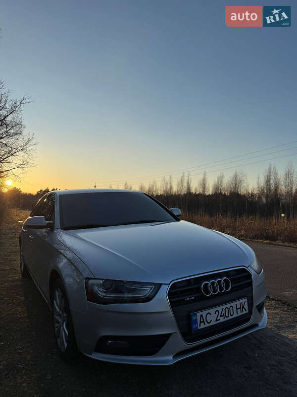 Седан Audi A4 2012 в Луцке