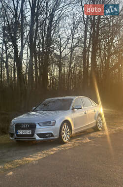 Седан Audi A4 2012 в Луцке