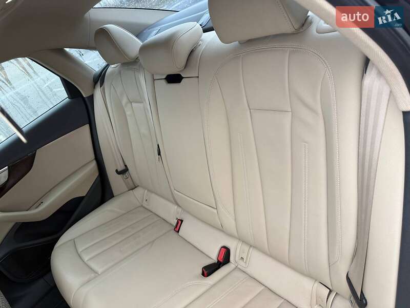 Седан Audi A4 2017 в Киеве