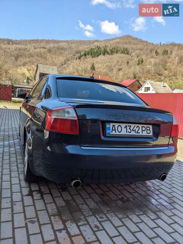 Седан Audi A4 2002 в Рахове