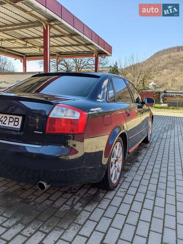 Седан Audi A4 2002 в Рахове
