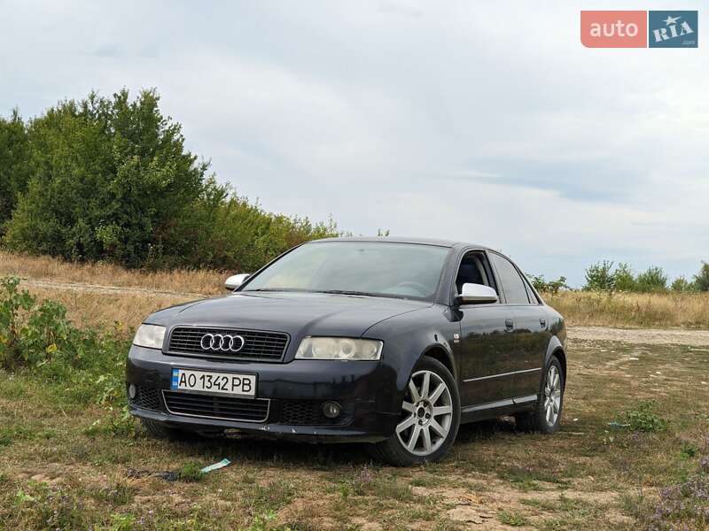 Седан Audi A4 2002 в Рахове
