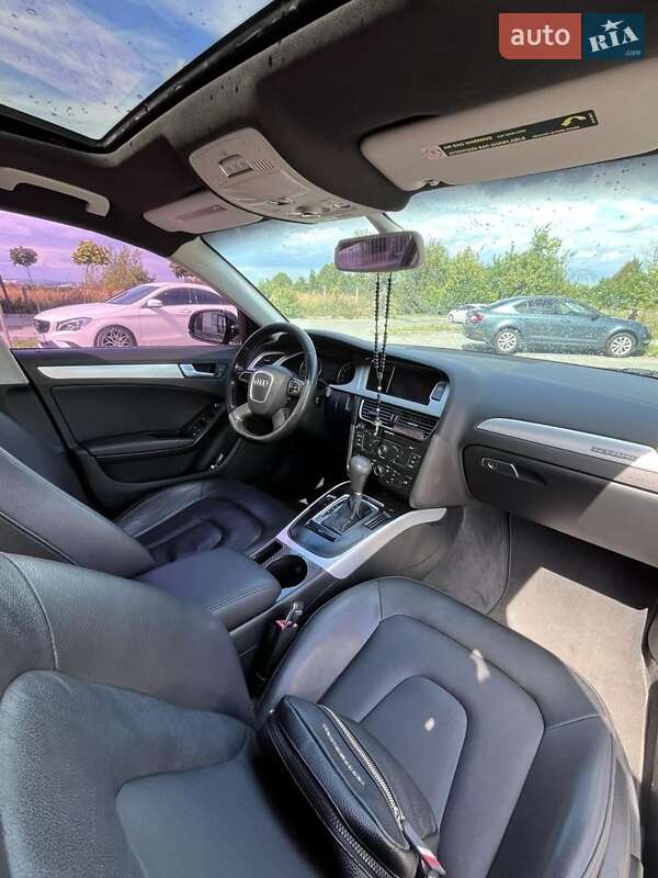 Седан Audi A4 2012 в Городку