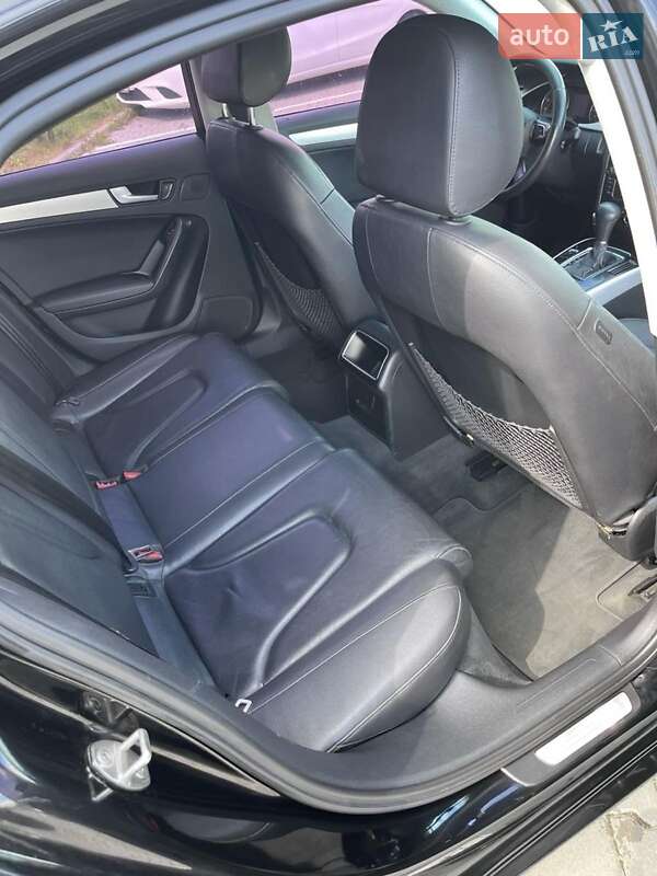 Седан Audi A4 2012 в Городку