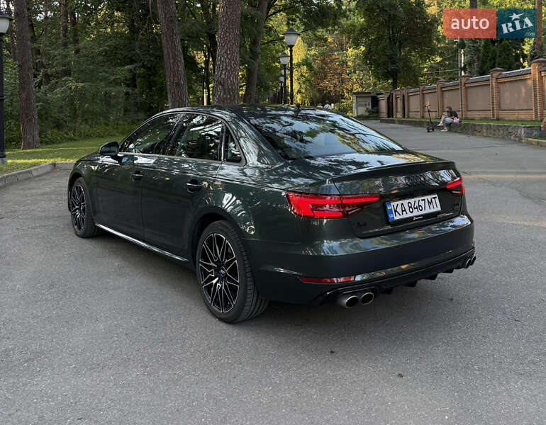 Седан Audi A4 2016 в Чернігові
