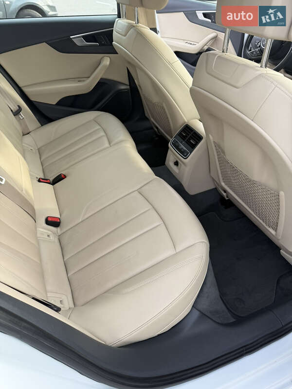 Седан Audi A4 2017 в Киеве