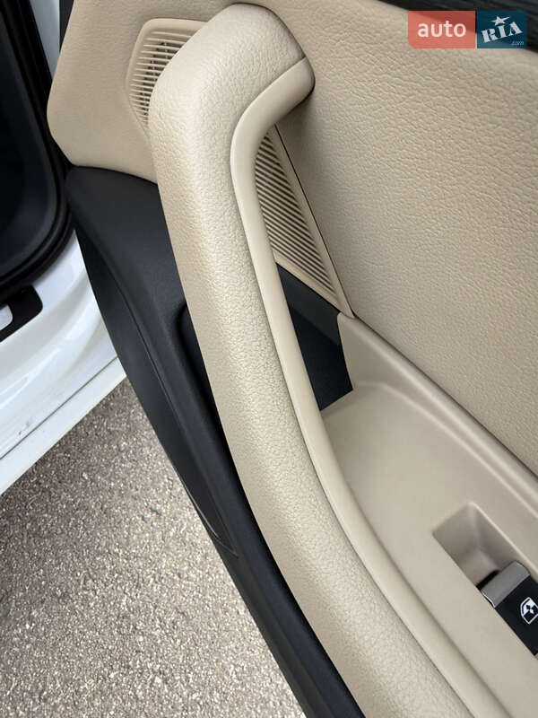 Седан Audi A4 2017 в Киеве