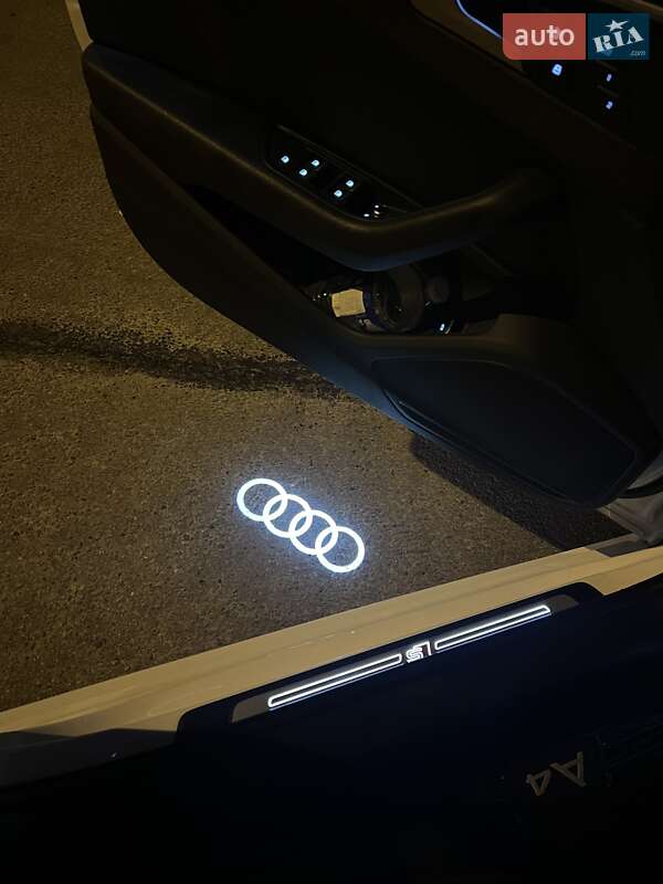 Седан Audi A4 2018 в Харкові