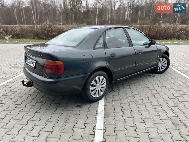 Седан Audi A4 1996 в Львове