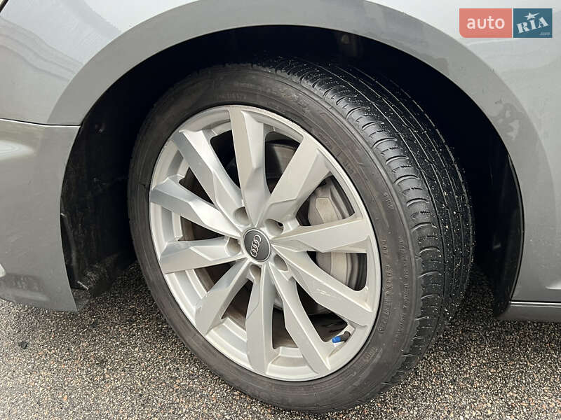 Седан Audi A4 2016 в Киеве