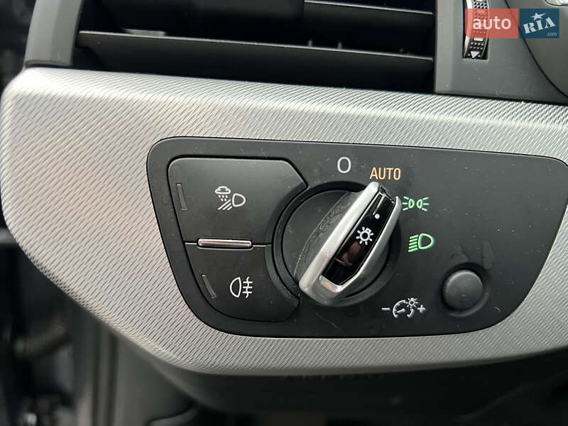 Седан Audi A4 2016 в Киеве