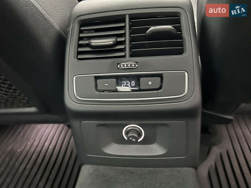 Седан Audi A4 2016 в Киеве