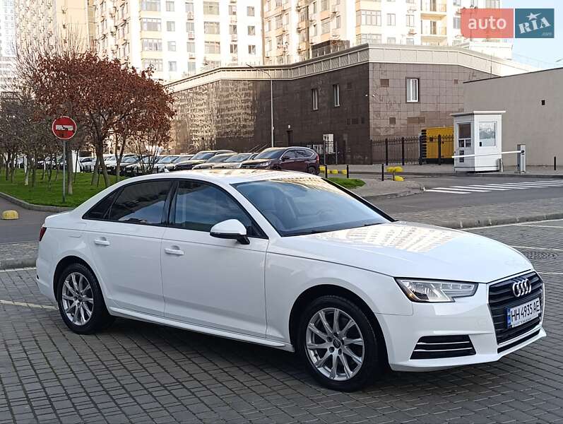 Седан Audi A4 2018 в Одесі