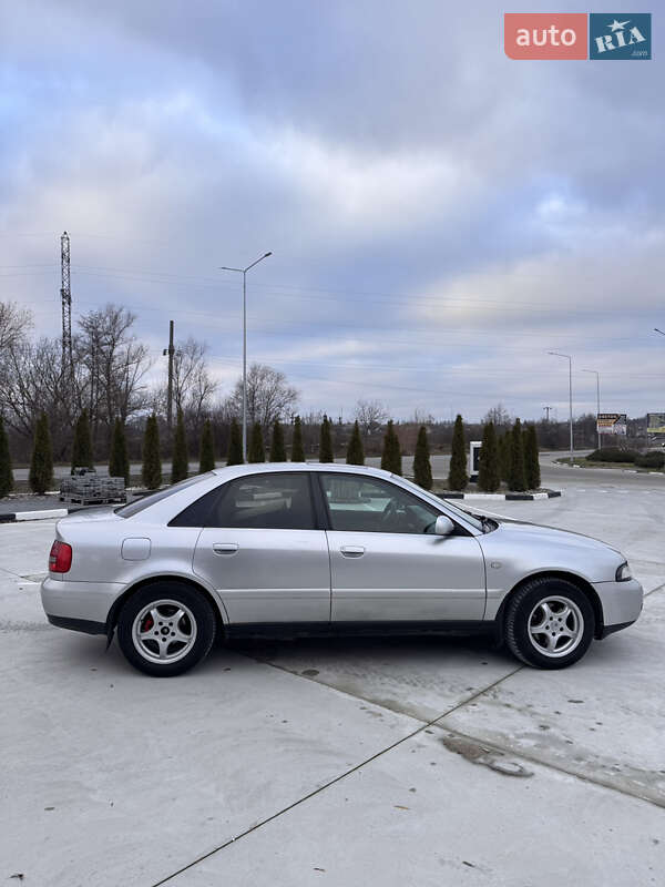 Седан Audi A4 1999 в Звягелі