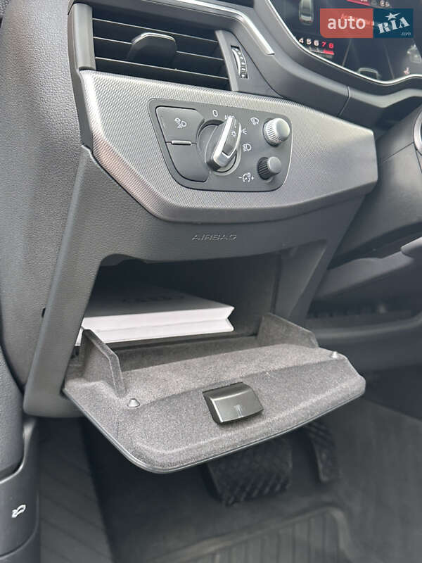 Седан Audi A4 2023 в Киеве