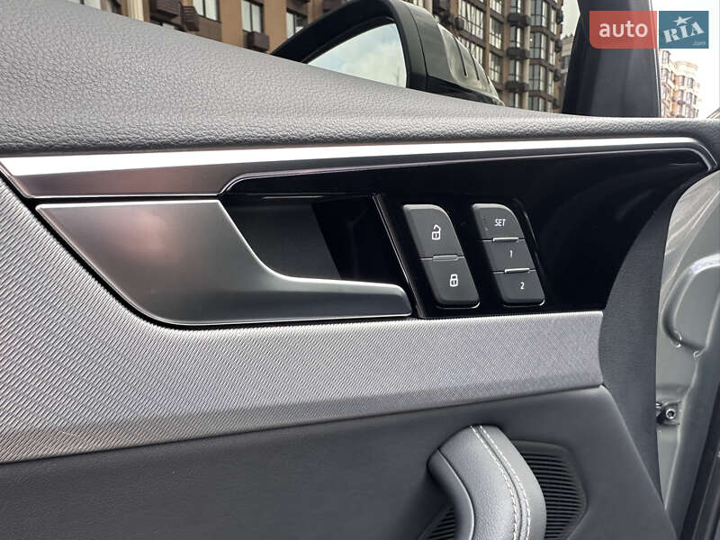 Седан Audi A4 2023 в Киеве