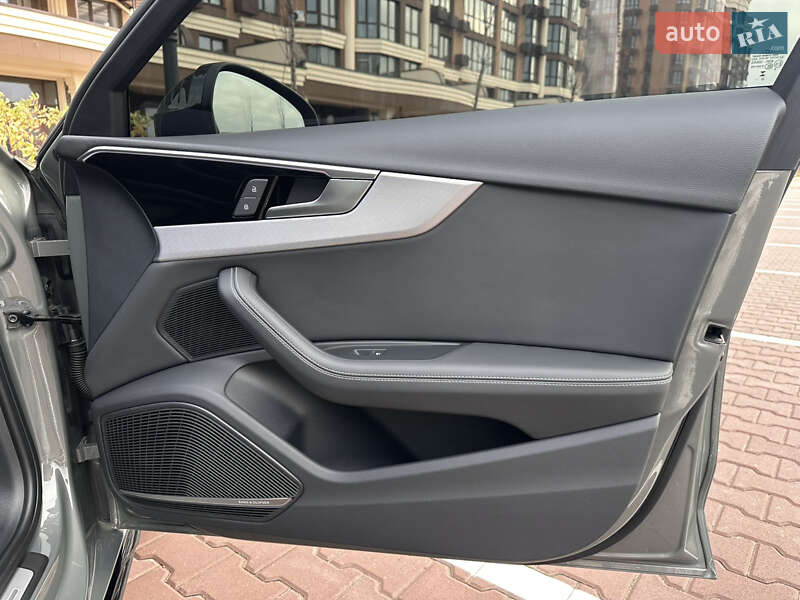 Седан Audi A4 2023 в Киеве
