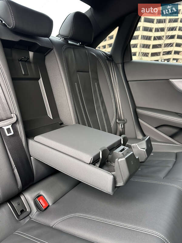 Седан Audi A4 2023 в Киеве