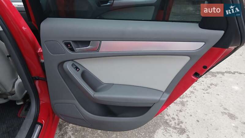 Седан Audi A4 2012 в Тернополе