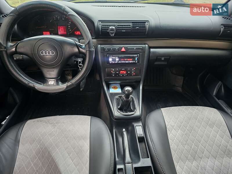 Седан Audi A4 2000 в Чернівцях