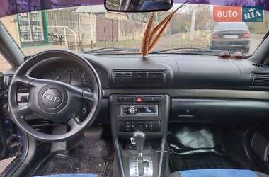 Седан Audi A4 2000 в Раздельной