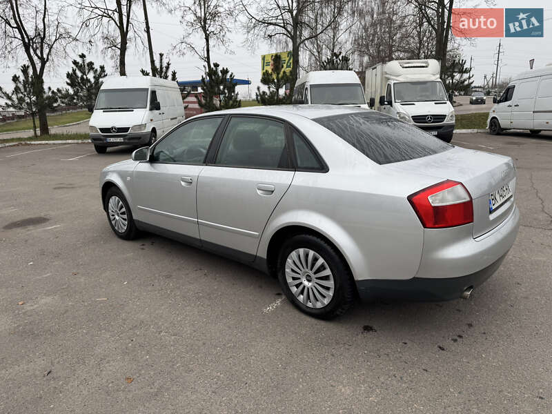Седан Audi A4 2001 в Рівному