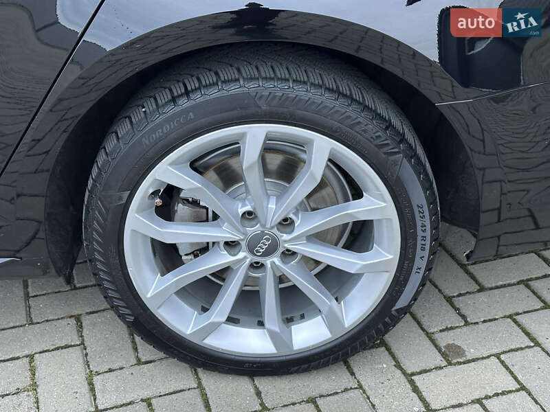 Седан Audi A4 2018 в Мукачево