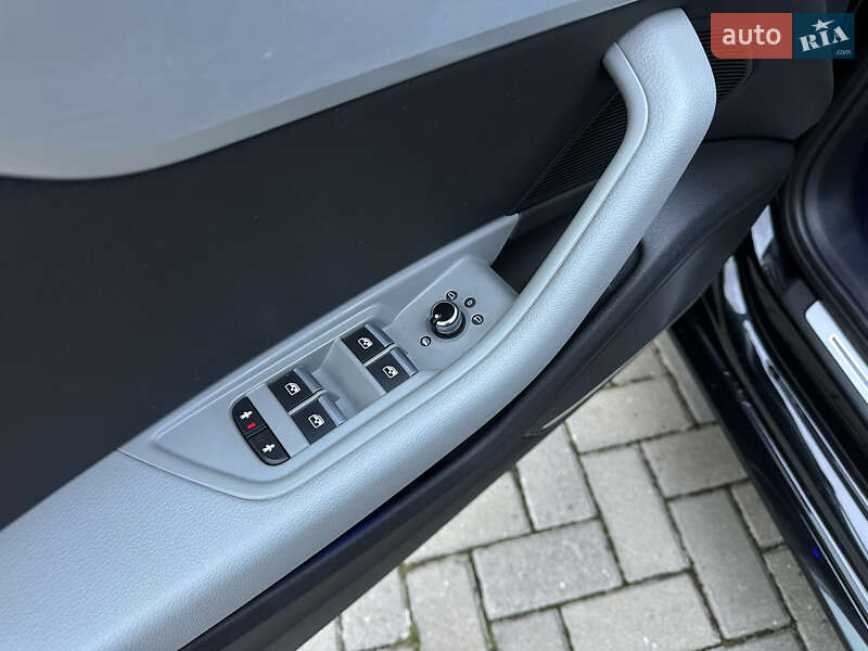 Седан Audi A4 2018 в Мукачево