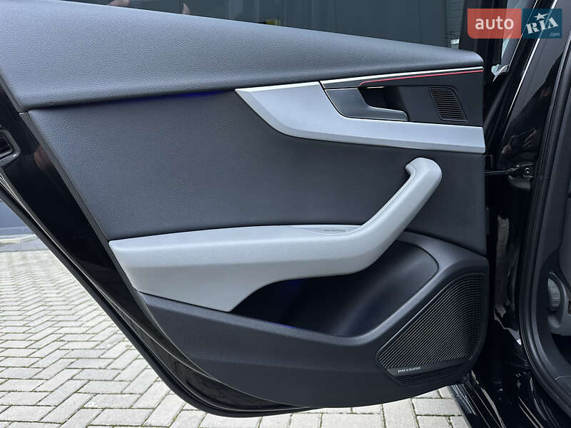 Седан Audi A4 2018 в Мукачево