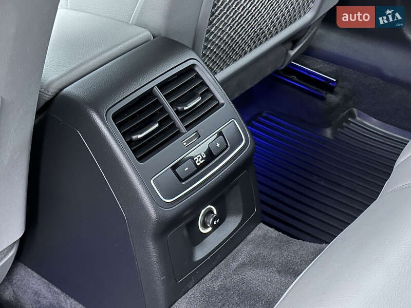 Седан Audi A4 2018 в Мукачево