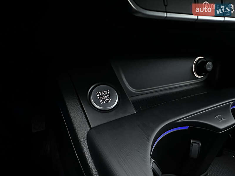 Седан Audi A4 2018 в Мукачево