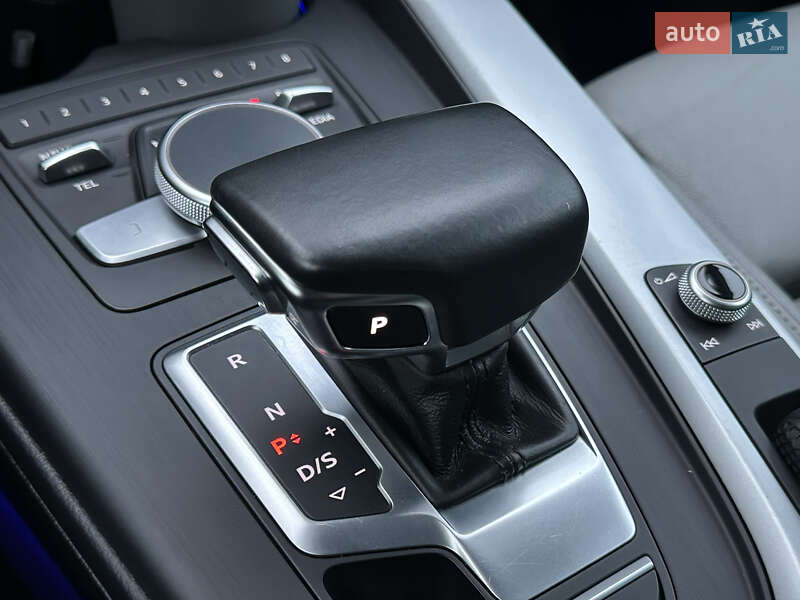 Седан Audi A4 2018 в Мукачево