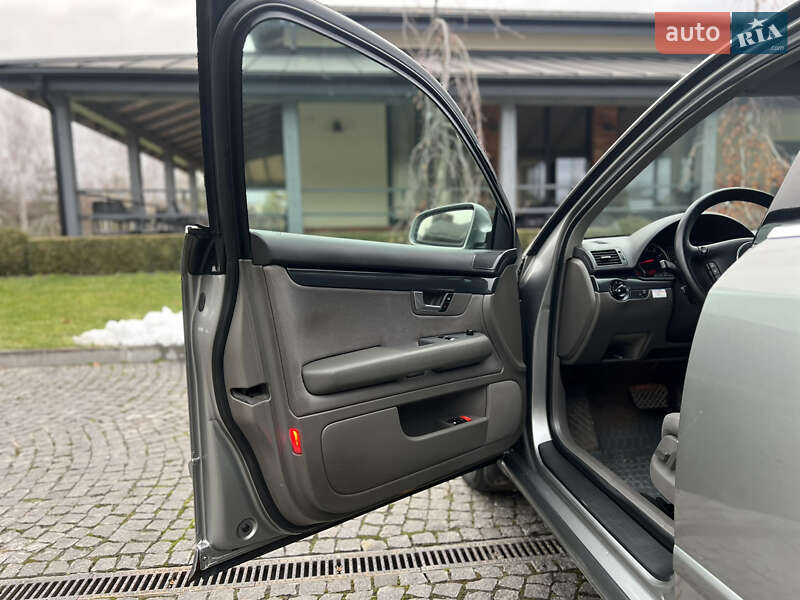 Седан Audi A4 2003 в Жовкві