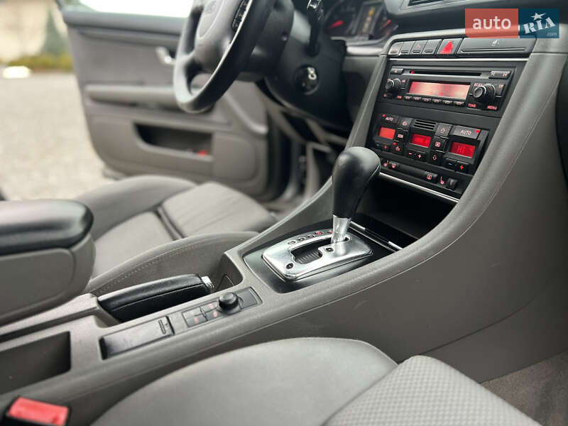Седан Audi A4 2003 в Жовкві