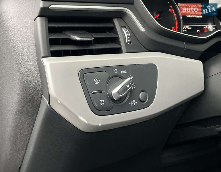 Универсал Audi A4 2018 в Киеве