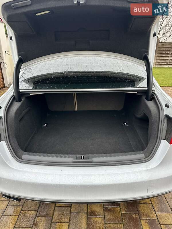 Седан Audi A4 2015 в Вінниці