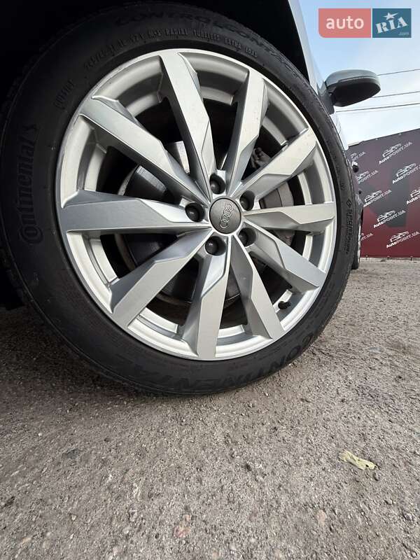 Седан Audi A4 2016 в Сумах