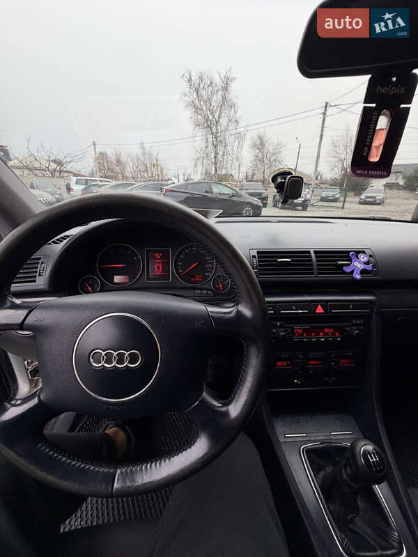 Седан Audi A4 2001 в Дергачах