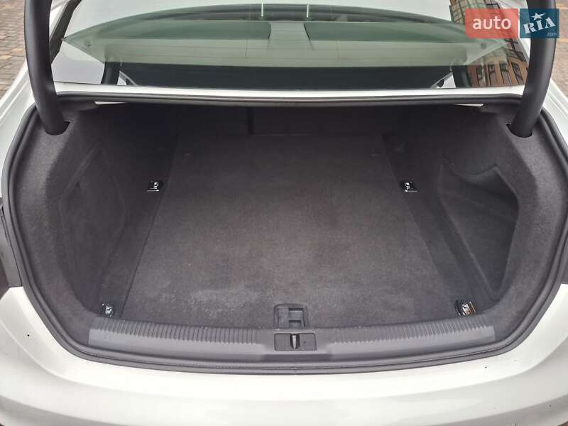 Седан Audi A4 2014 в Каменец-Подольском