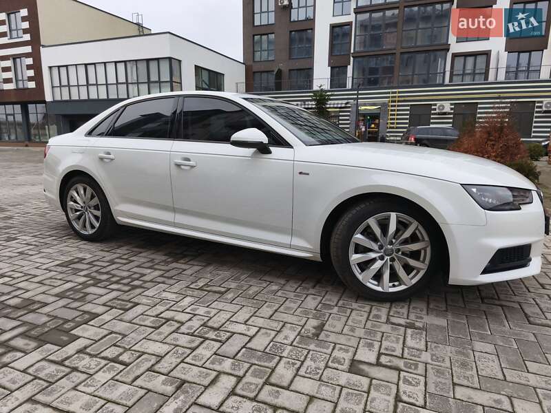 Седан Audi A4 2018 в Ромнах