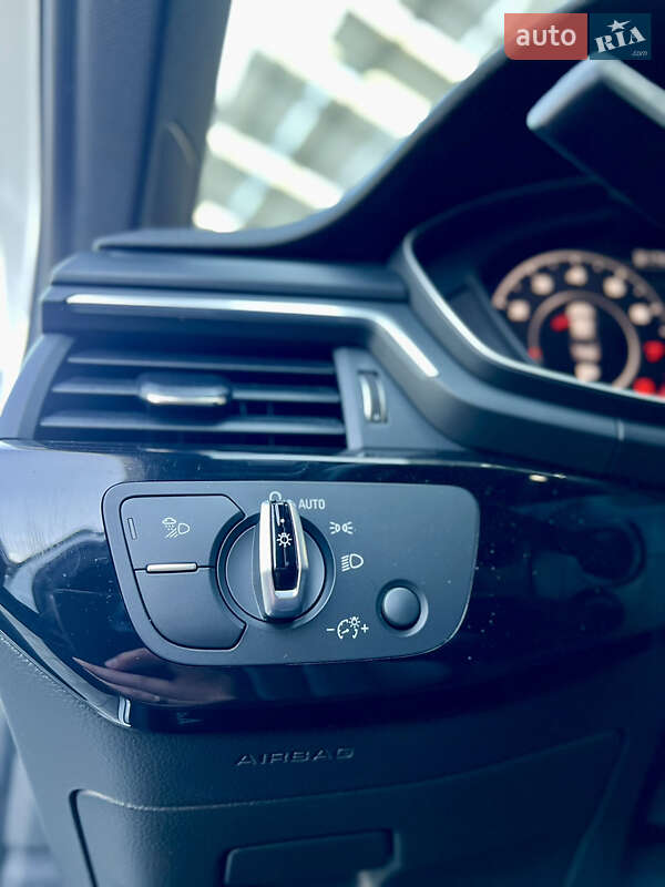 Седан Audi A4 2017 в Львове